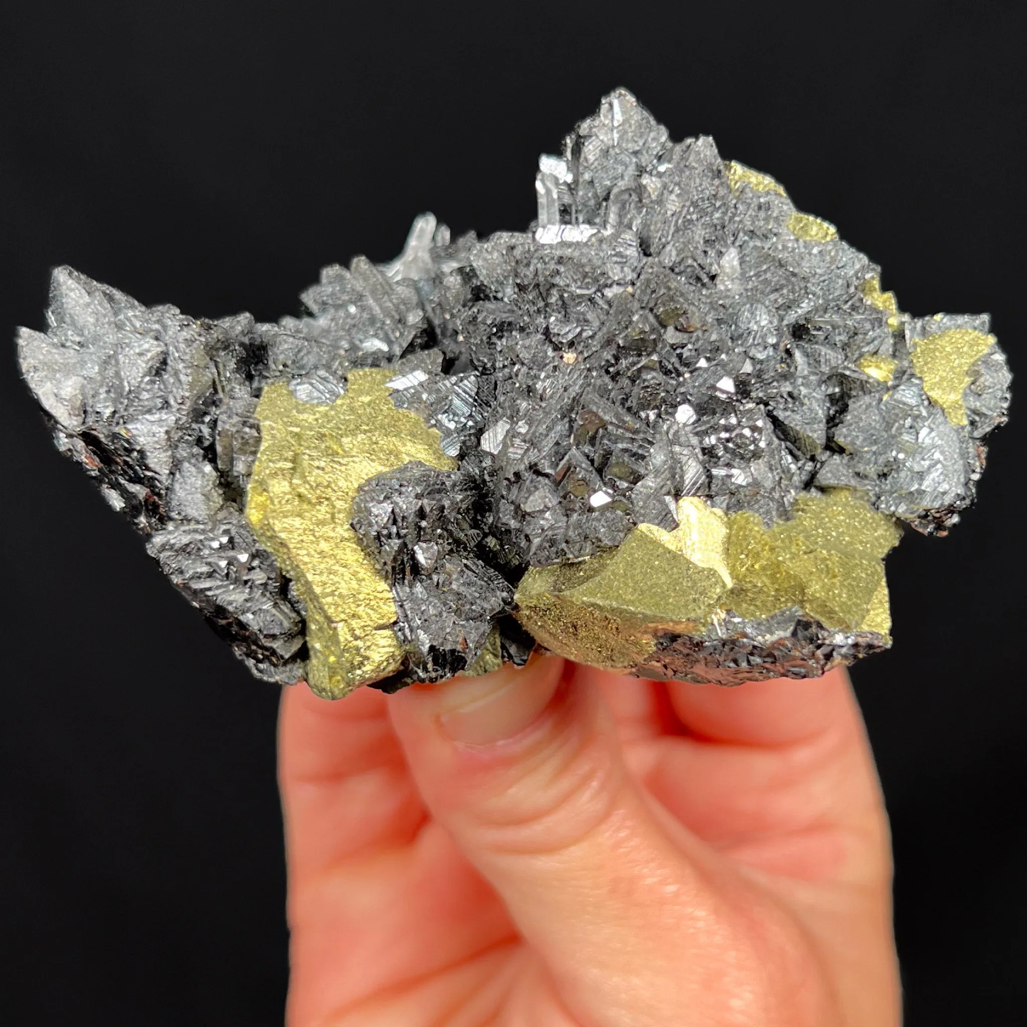 Sphalerite on Chalcopyrite with Quartz