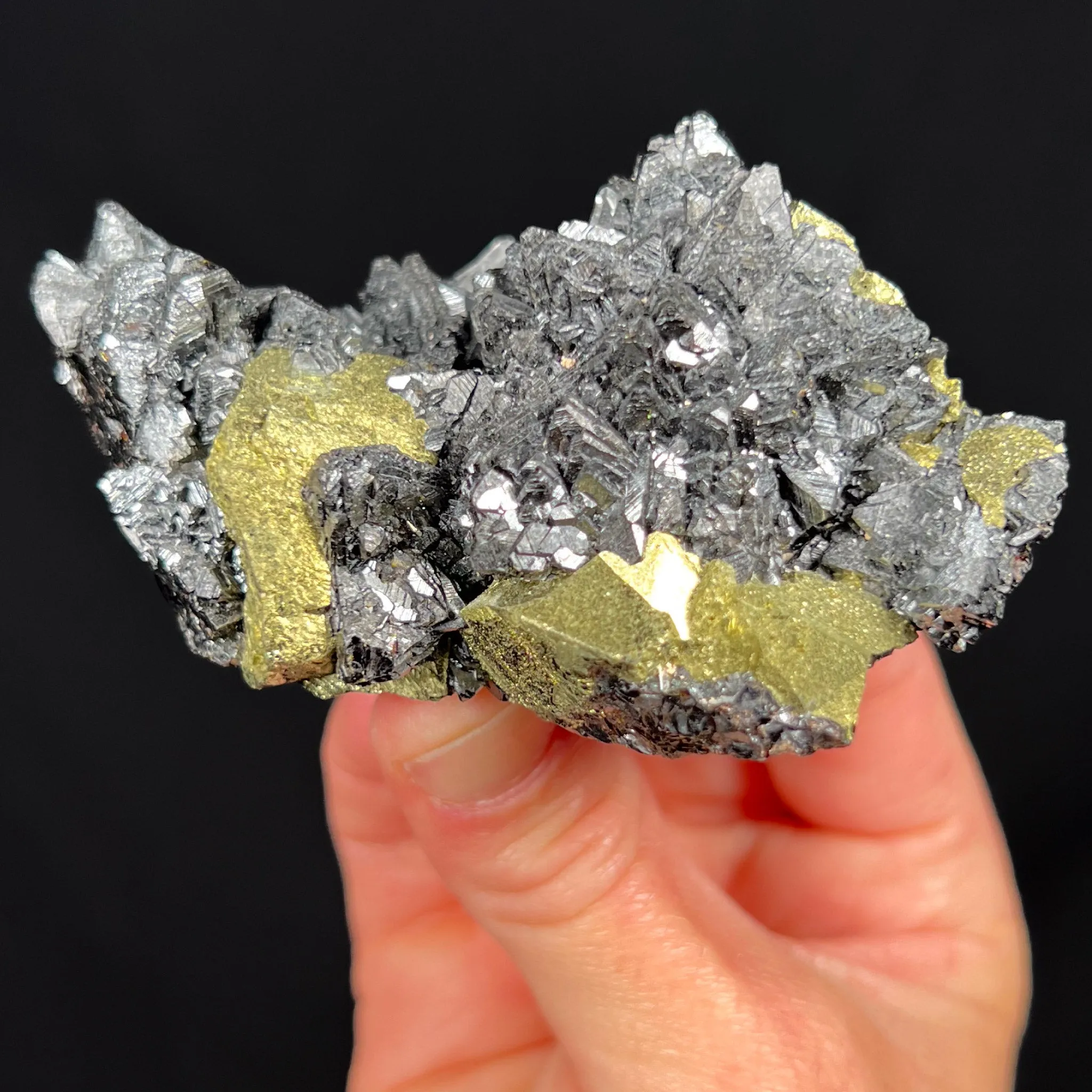 Sphalerite on Chalcopyrite with Quartz