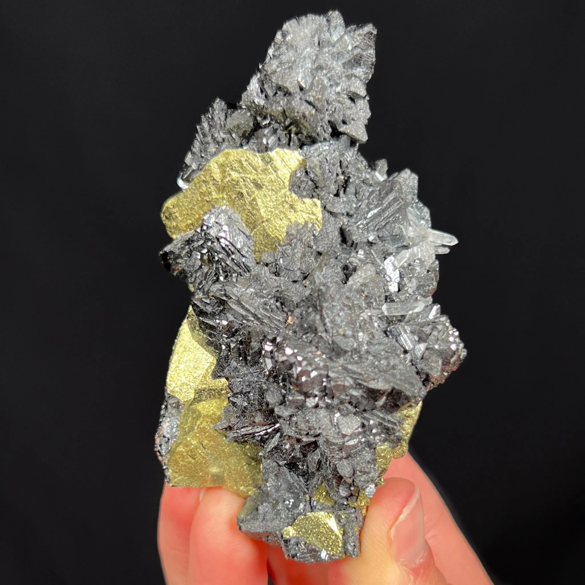 Sphalerite on Chalcopyrite with Quartz