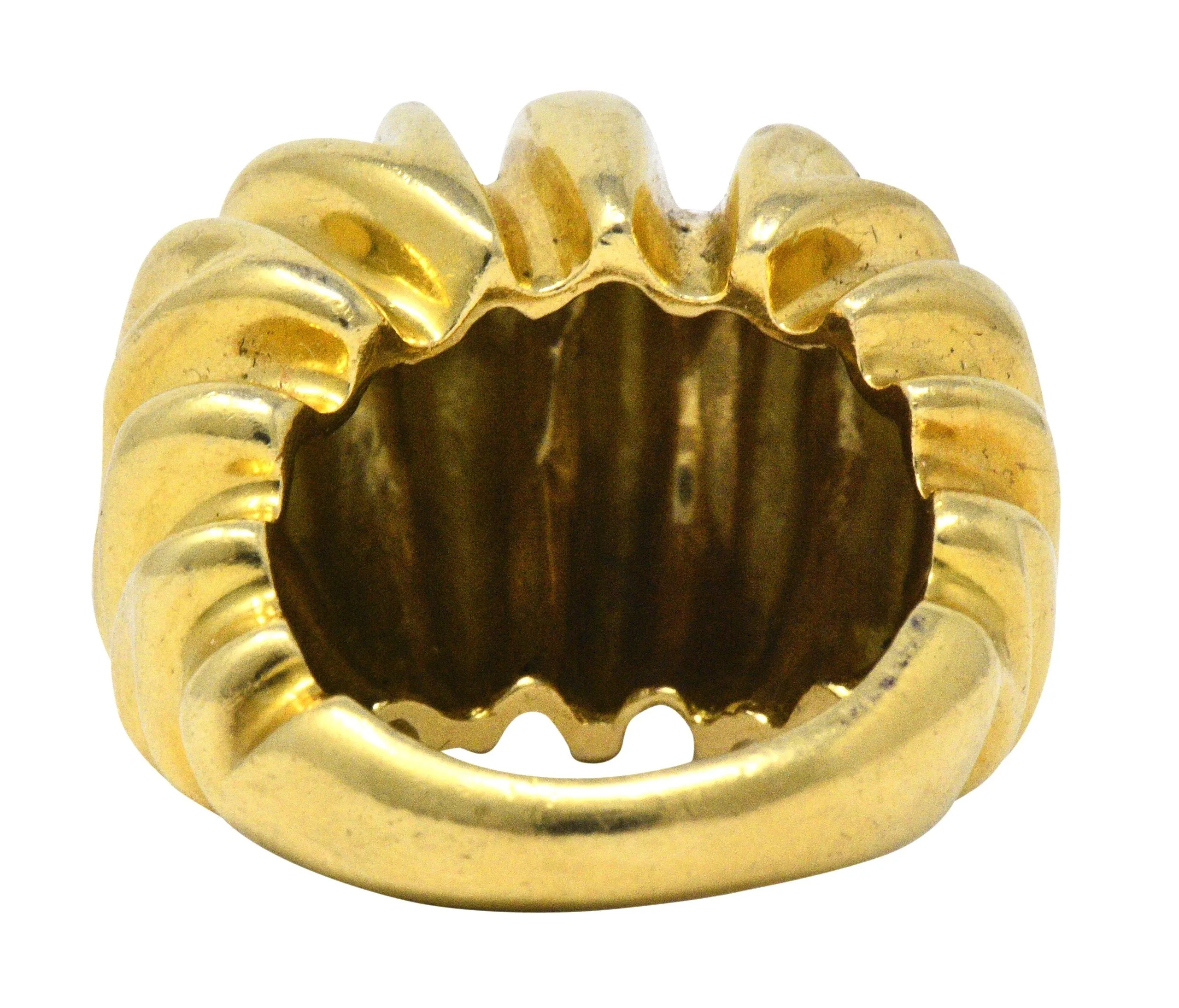 Tiffany & Co. Vintage 1970's 18 Karat Gold Bombè Fashion Ring